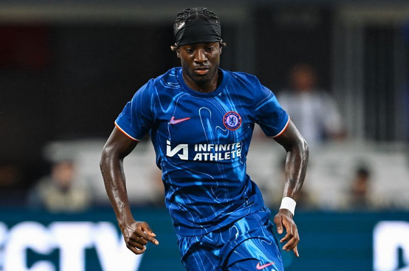 Paul Merson đặt dấu hỏi về thương vụ Madueke và tương lai Bukayo Saka