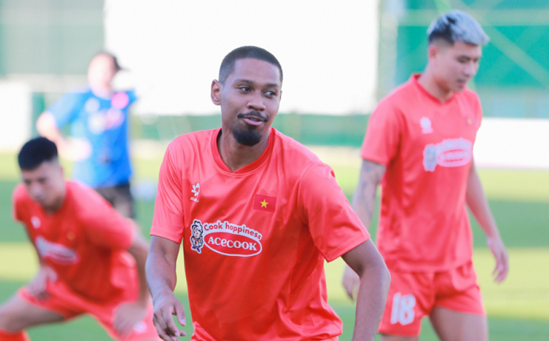 HLV Kim Sang Sik đặt niềm tin vào Pendant Quang Vinh trong ngày đầu lên tuyển